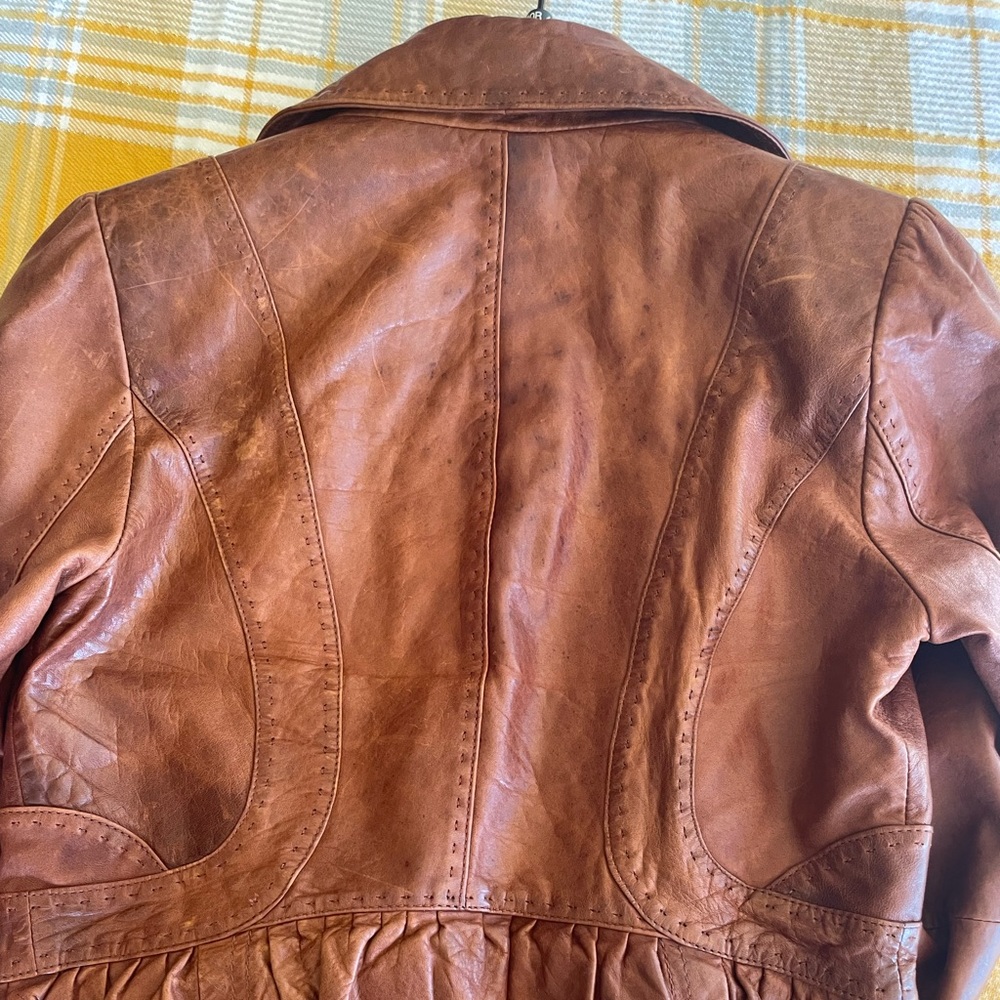 Beautiful leather jacket🐄 - Picture 2 of 4